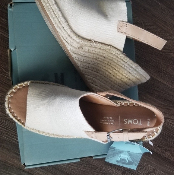 Tom's Monica Oxford Slingback Wedges Wide Width - Picture 3 of 6